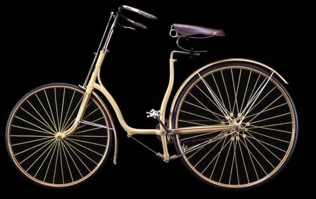 Sylph Spring-Frame Safety, ca. 1891<br>
Rouse-Duryea Cycle Co., Peoria, Illinois<br>
United States<p>

Charles Duryea pioneered the drop-frame ladies' model design in 1885.