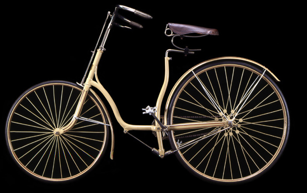 Sylph Spring-Frame Safety, ca. 1891<br>
Rouse-Duryea Cycle Co., Peoria, Illinois<br>
United States<p>

Charles Duryea pioneered the drop-frame ladies' model design in 1885.